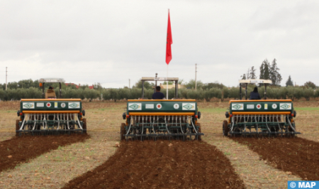 أحمد البواري يعطي انطلاقة عملية الزرع المباشر على المستوى الوطني