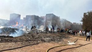 نشوب حريق بمستودع لتخزين ألواح تحميل خشبية (Palettes) في حي العزيب التابع ترابيا لجماعة القليعة