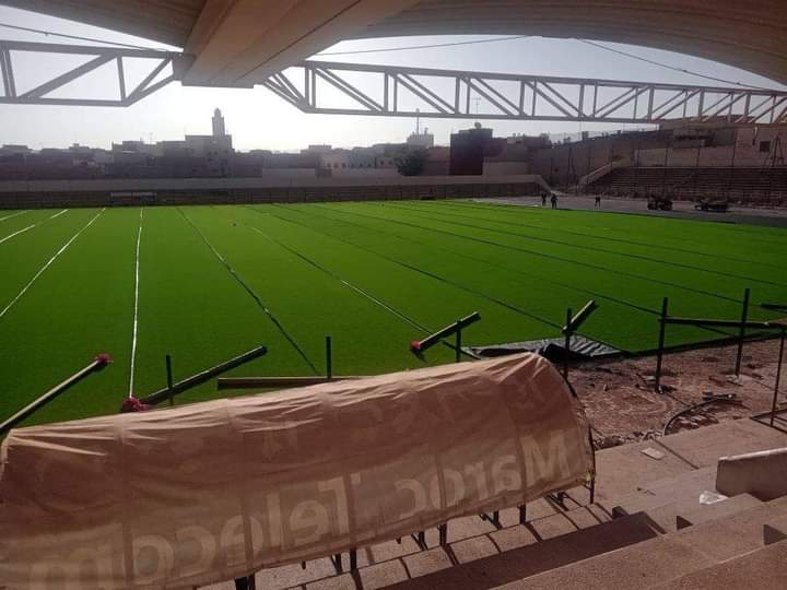 والي جهة الشرق رفقة بعض مسؤولي جامعة كرة القدم يفتتحون الملعب البلدي بوجدة  بعد انتهاء أشغال تجديده