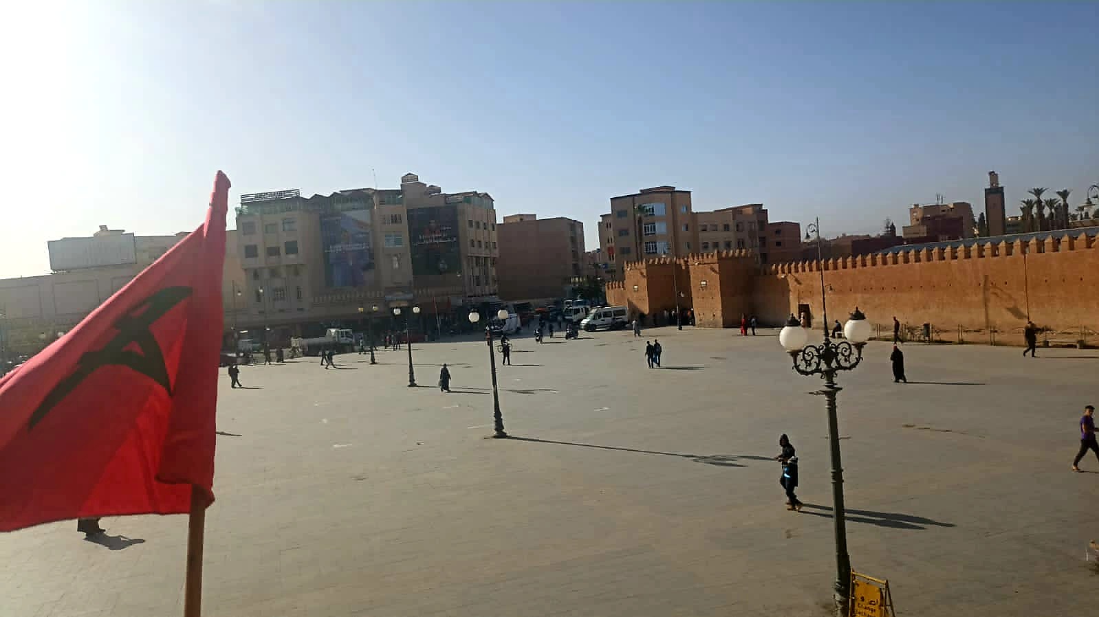 وجدة: انطلاق عملية تحرير الملك العام بساحة سيدي عبد الوهاب