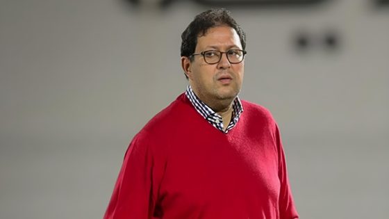 رئيس الوداد آيت منا يعقد اجتماعا