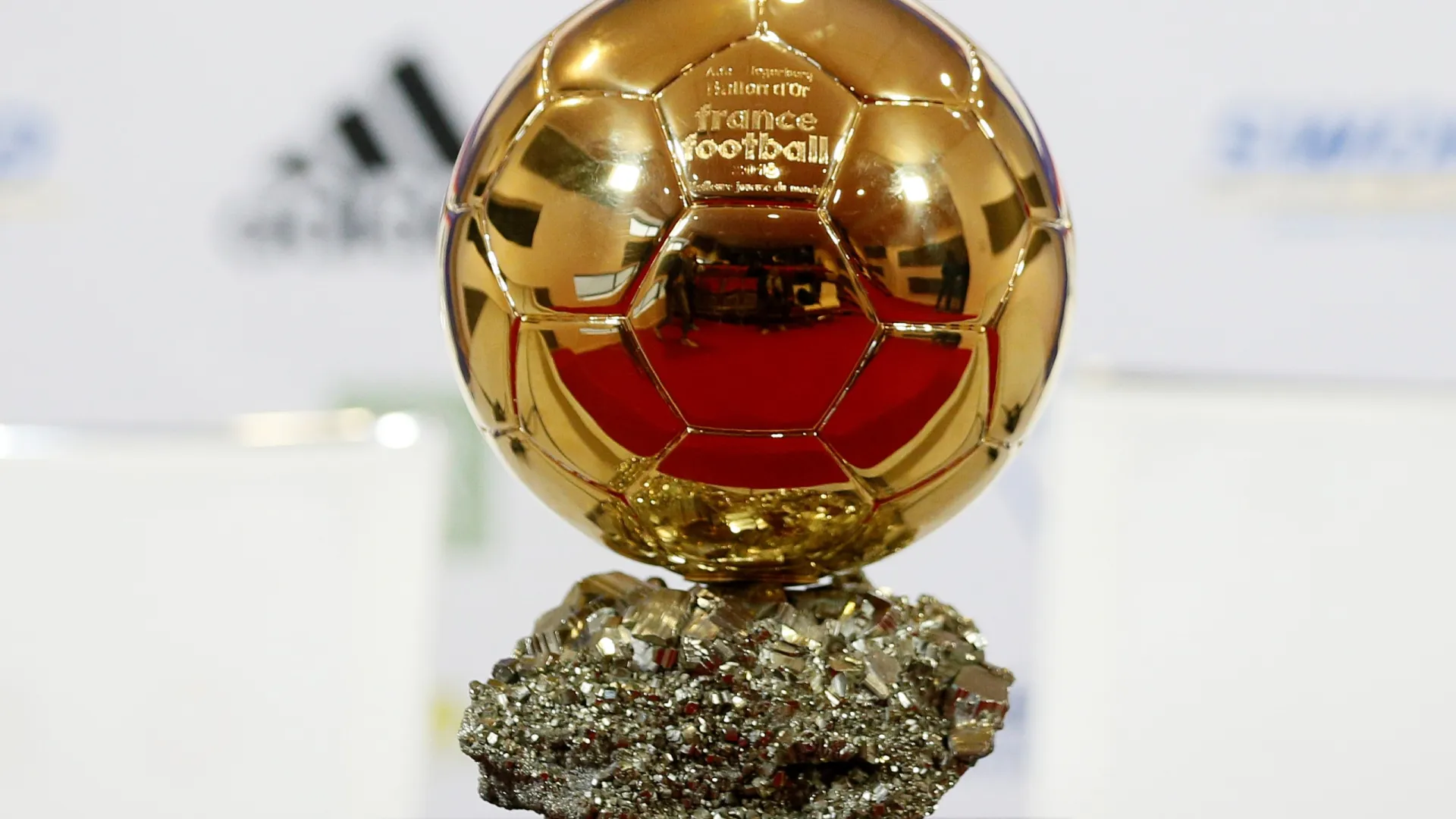 حكيمي: إنه مصدر فخر أن أكون مرشحا للتتويج بالكرة الذهبية