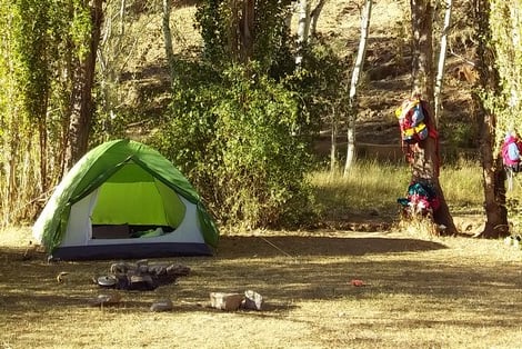 رحلة استكشافية تتحول إلى لغز: اختفاء زوجين بين جبال أمسمرير وأزيلال يشعل استنفارًا واسعًا