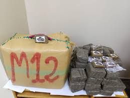 توقيف أربعة أشخاص للاشتباه في تورطهم في حيازة وترويج المخدرات