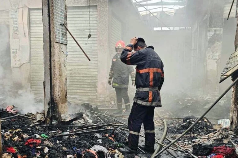 حريق هائل يلتهم سوق “الجمعة القديمة” في الناظور: خسائر جسيمة وتحرك عاجل للسلطات
