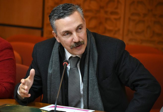 رئيس الفريق الاستقلالي يعترض على ما وصفه بـ »اختلالات » في قراءة أسماء البرلمانيين المتغيبين