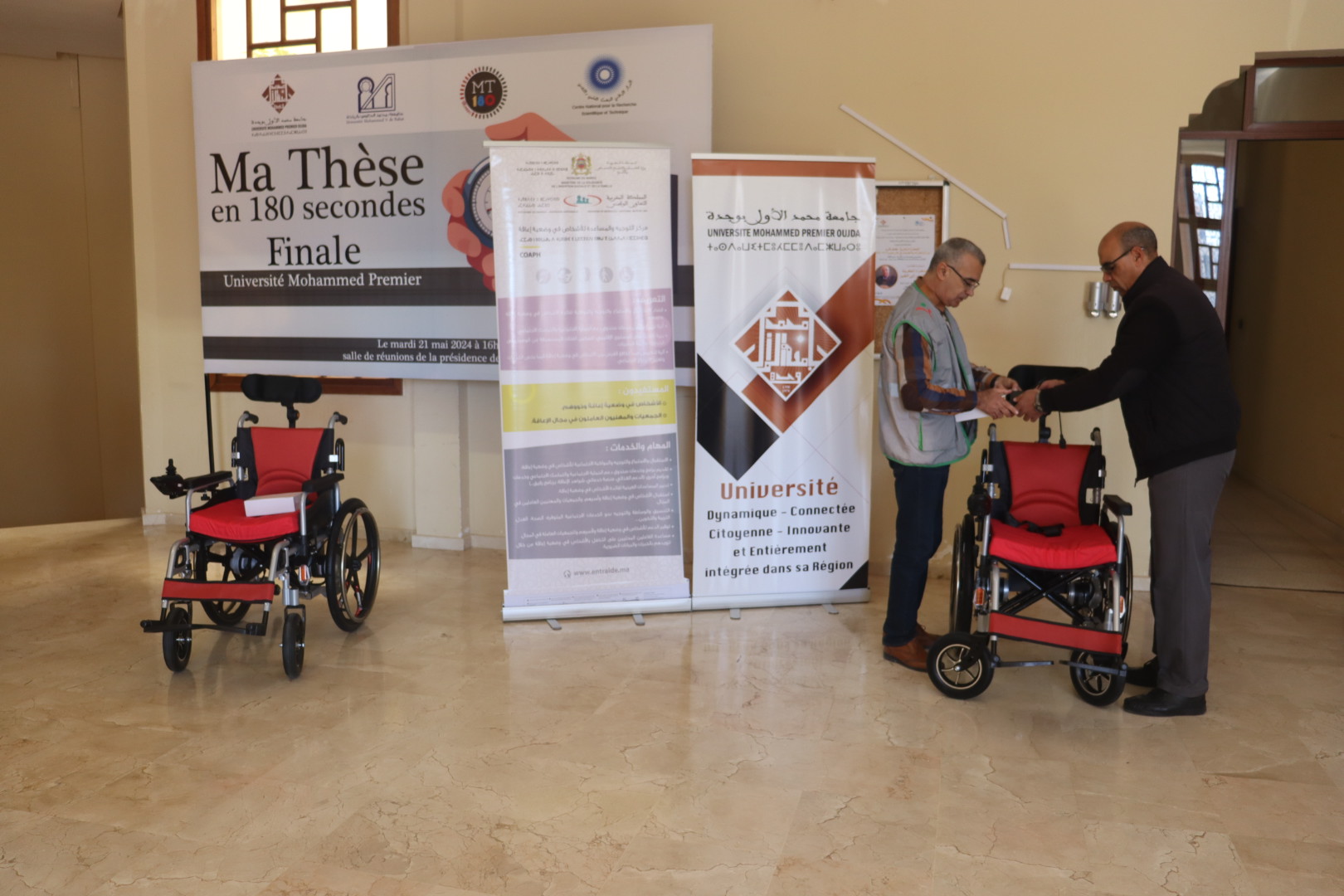 برئاسة جامعة محمد الأول بوجدة.. توزيع كرسيين متحركين كهربائيين لفائدة طالب وطالبة من ذوي الاحتياجات الخاصة