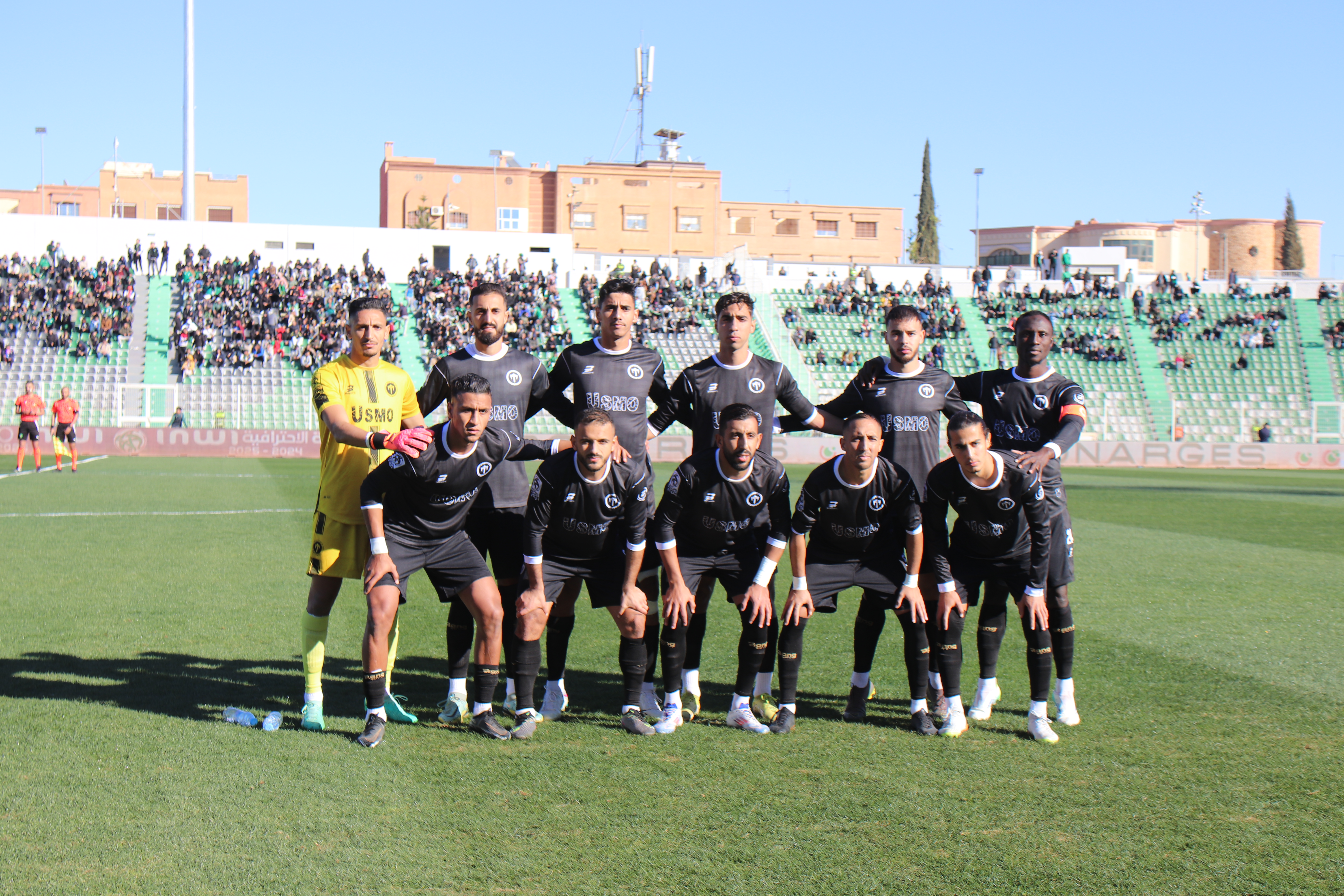 ديربي وجدة بين المولودية والإتحاد.. تبادل رسائل “غير ودية” بين أنصار الفريقين (صور)