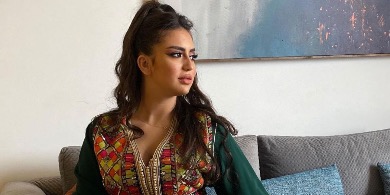 الباني تتحدث عن المعاناة التي عاشتها في الطفولة