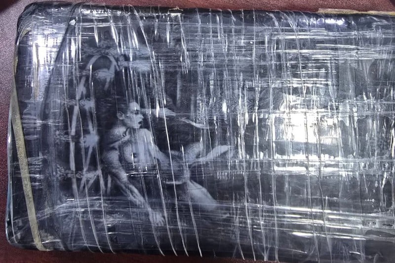 توقيف شخصين للاشتباه في تورطهما في قضايا تتعلق بحيازة وترويج مخدر الكوكايين