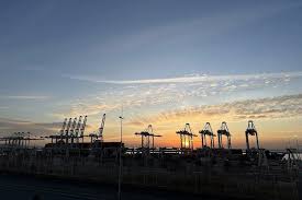 خوليان مارتينيث ليزان يدافع عن الاتفاقيات والعلاقات التجارية التي تجمع إسبانيا بالمملكة المغربية