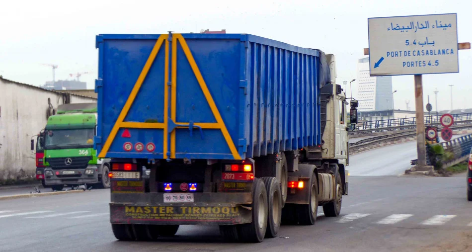 الدار البيضاء تدرس منع ولوج الشاحنات إلى عدد من المناطق التي تعرف حركة واسعة في السير والجولان