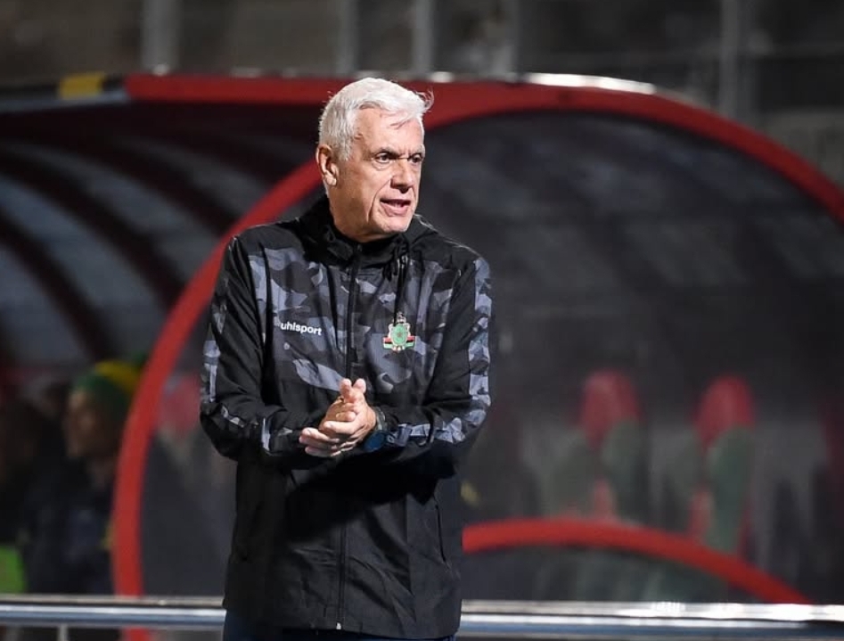 هوبير فيلود مدرب الجيش الملكي يبدي رضاه بالتعادل الذي حققه الفريق في مباراة مانييما الكونغولي