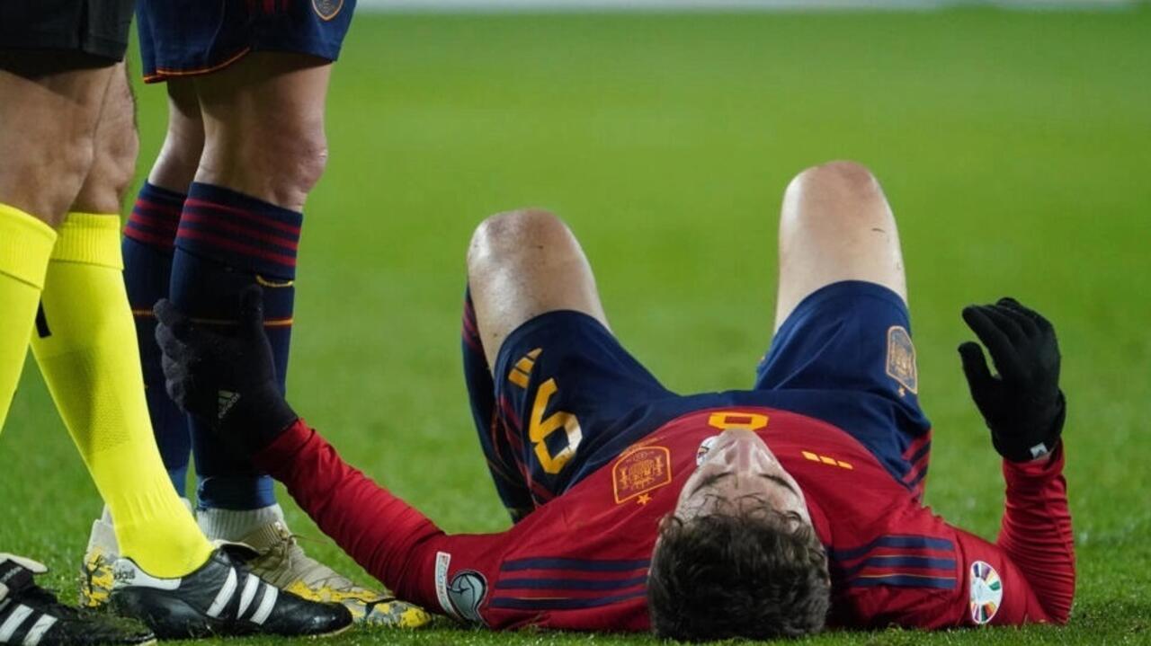 إصابة جديدة تهدد خط هجوم برشلونة قبل مواجهات حاسمة