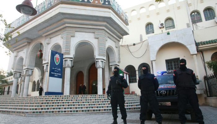 توقيف خمسة أشخاص للاشتباه في تورطهم في شبكة إجرامية متخصصة في النصب والاحتيال