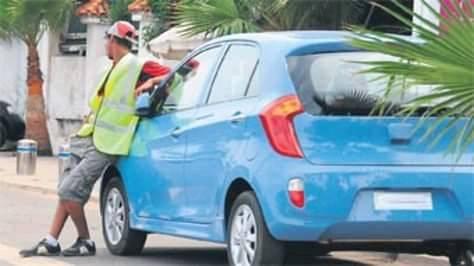 القضاء ينتصر للمواطن: حكم بحبس 3 حراس سيارات بسبب الابتزاز والنصب