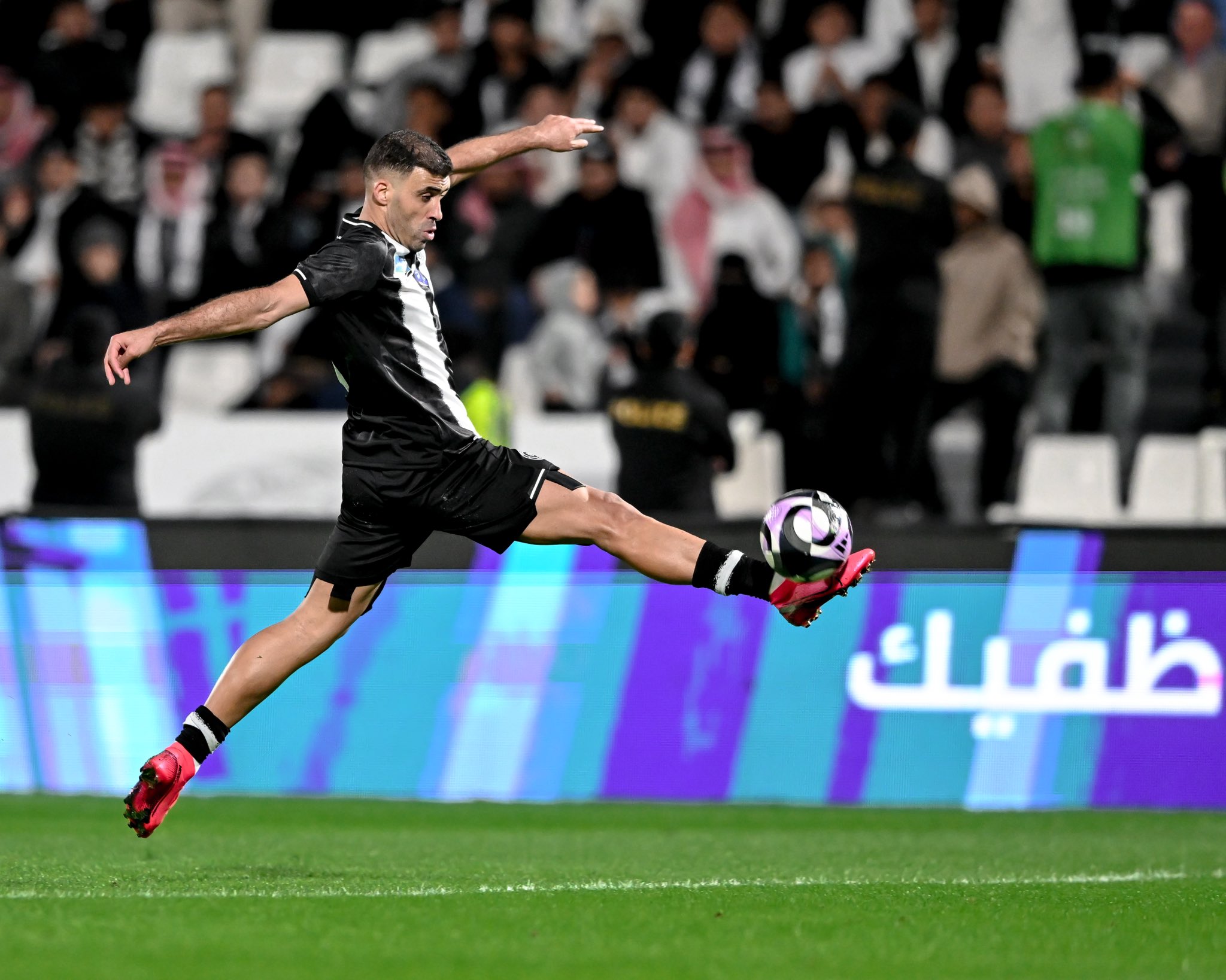 حمد الله يقترب من عرش الهدافين في دوري روشن