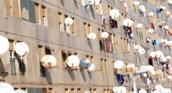 قرار جديد في الرباط: منع الصحون الهوائية والمكيفات على واجهات المباني