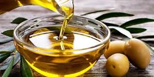 خبراء التغذية يحذرون من أن طريقة تخزين زيت الزيتون تلعب دوراً كبيراً في الحفاظ على جودته