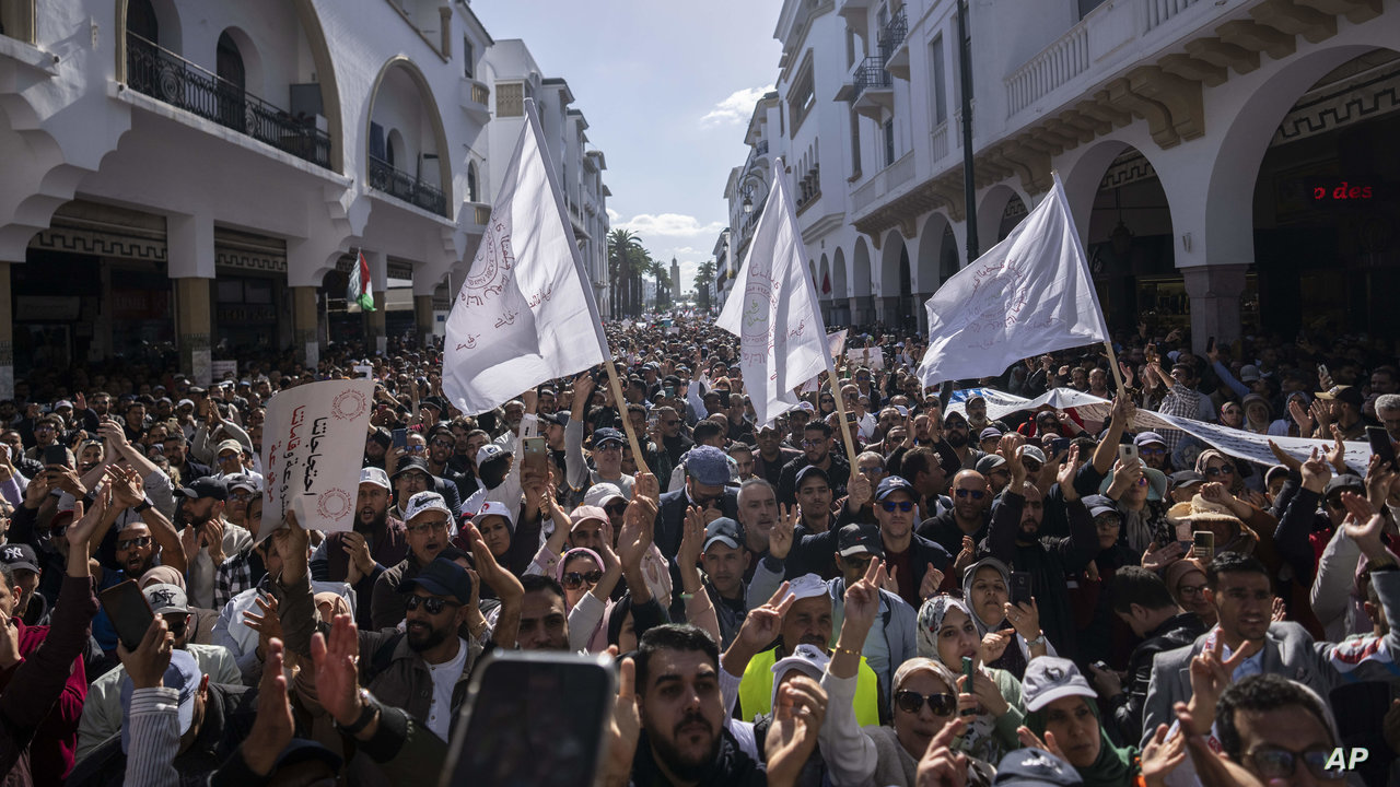 قانون الإضراب الجديد بالمغرب: توازن بين حقوق العمال والمشغلين أم تنازلات سياسية؟