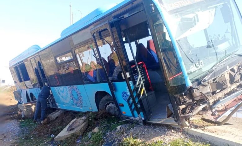 حادث مروع في أصيلة: انقلاب حافلة يخلف 11 مصابًا