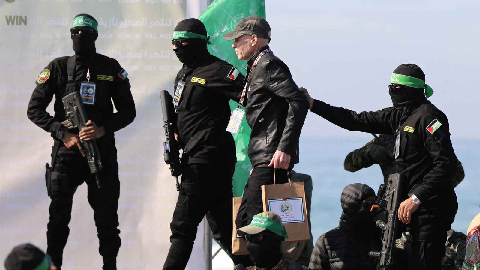 غزة على صفيح ساخن.. تهديدات ترامب وتعليق تبادل الرهائن ينذران بالتصعيد من جديد