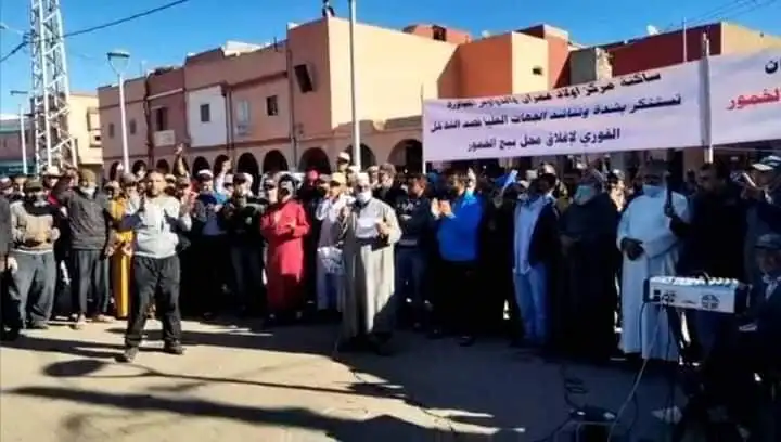 جمعيات بالحوز تحتج لمنع ترخيص محل لبيع الكحول قرب مدرسة ومسجد