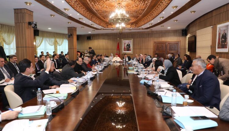 218 تعديلاً و10 أصوات مؤيدة.. قانون الإضراب يرى النور في المغرب
