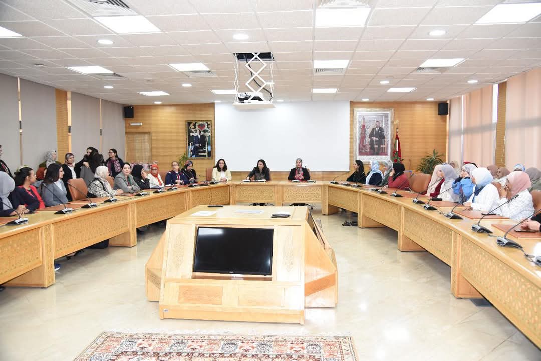 تمكين المرأة في الإدارة الرقمية: حضور قوي وإجراءات داعمة