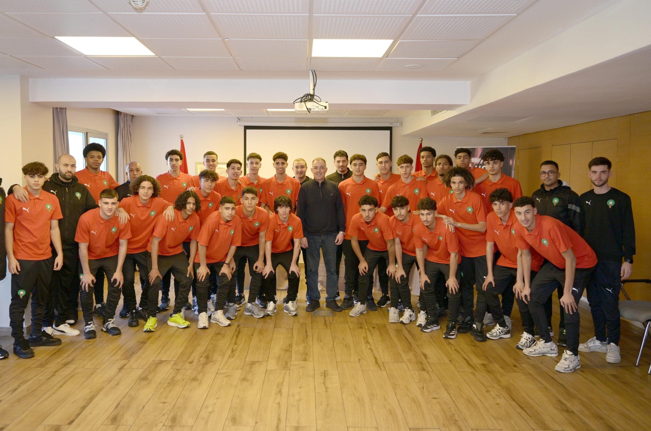 لقجع يحفّز الأشبال قبل كأس إفريقيا: “تمثيل يليق بالكرة المغربية”