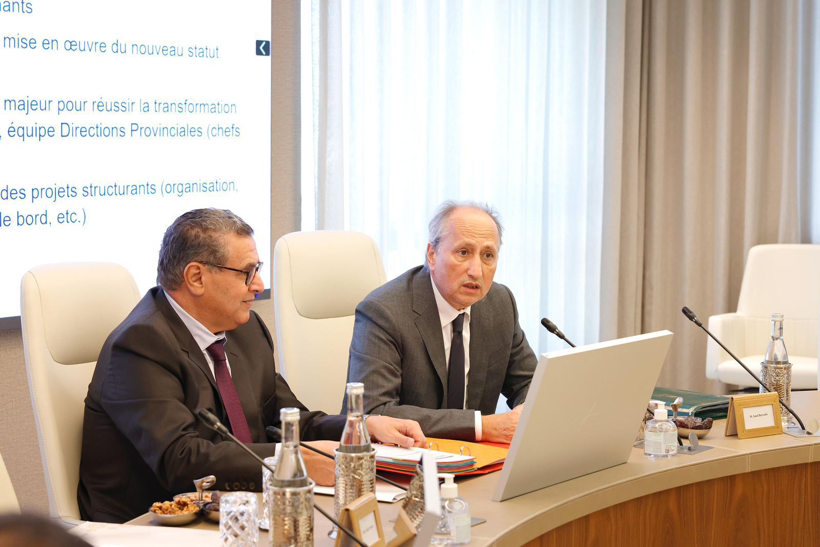 وزارة التربية الوطنية تطلق استشارة حول الوسائل التعليمية للفيزياء والكيمياء