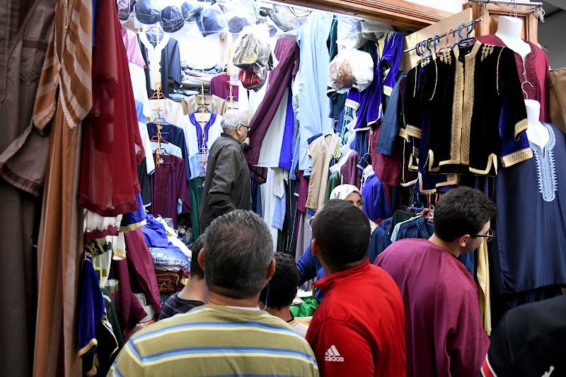 في ليلة العيد ..إقبال كبير على الأسواق و محلات الأزياء التقليدية