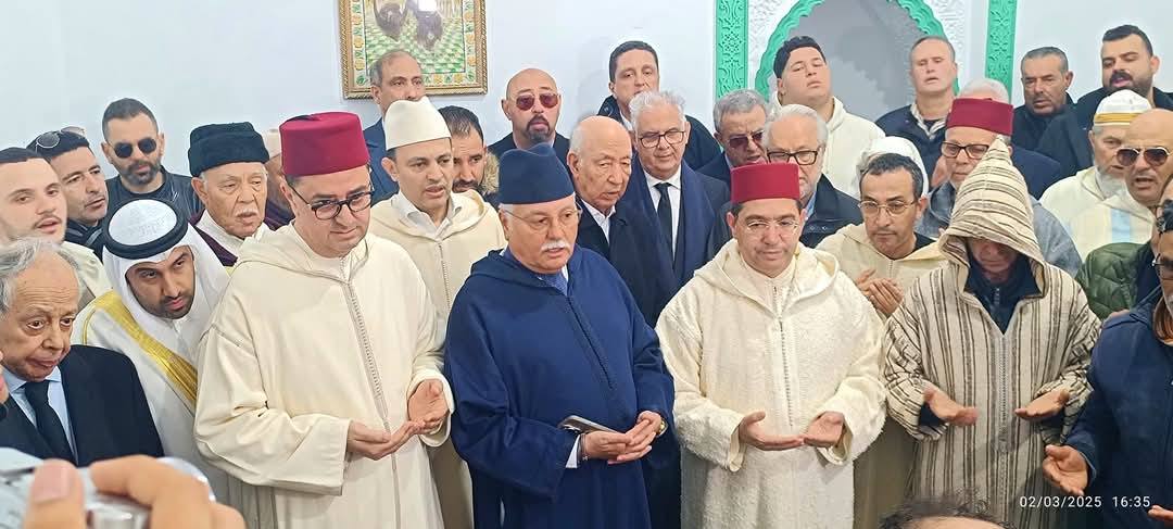 أصيلة تودع محمد بنعيسى في جنازة جمعت رموز السياسة والثقافة