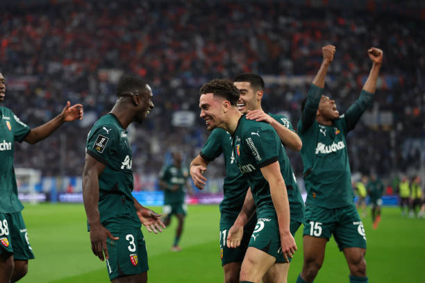 العيناوي يسجل هدفًا قاتلًا ويقود لانس لفوز على مارسيليا في الدوري الفرنسي