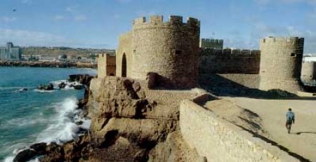 قصر البحر باسفي يلفظ أنفاسه الأخيرة صرح تاريخي ينهار أمام أعين المسؤولين!