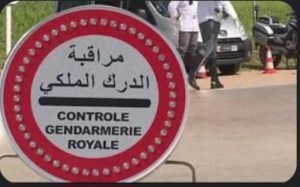 بسرعة جنونية.. سيارة تدهس دركيًا عند اختراقها السد الأمني