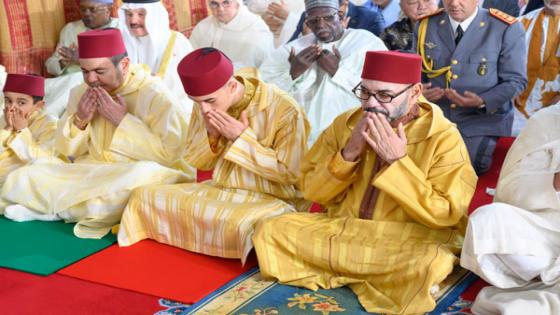 أمير المؤمنين الملك محمد السادس يؤدي صلاة عيد الأضحى وينحر الأضحية